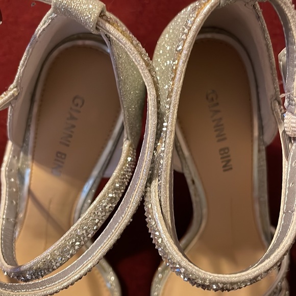 Silver sparkly heels! - Picture 5 of 6